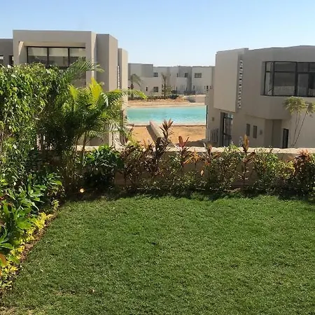 Ain Sokhna 'Cosmopolitan'- Half-Board Bed & Breakfast